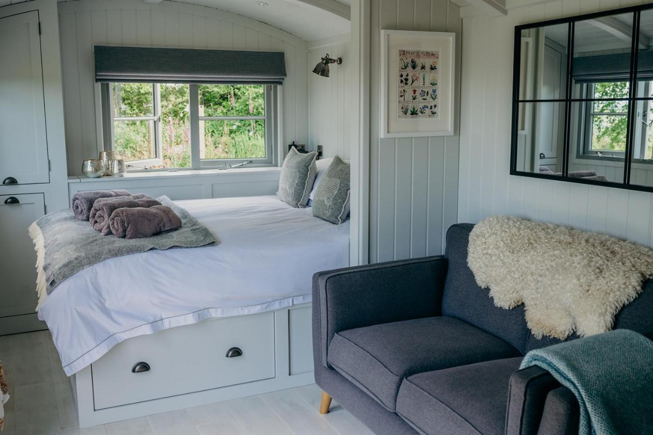 Blatchford Briar - Award Winning Private Shephards Huts With Their Own Secluded Hot Tubs Milton Abbot Buitenkant foto