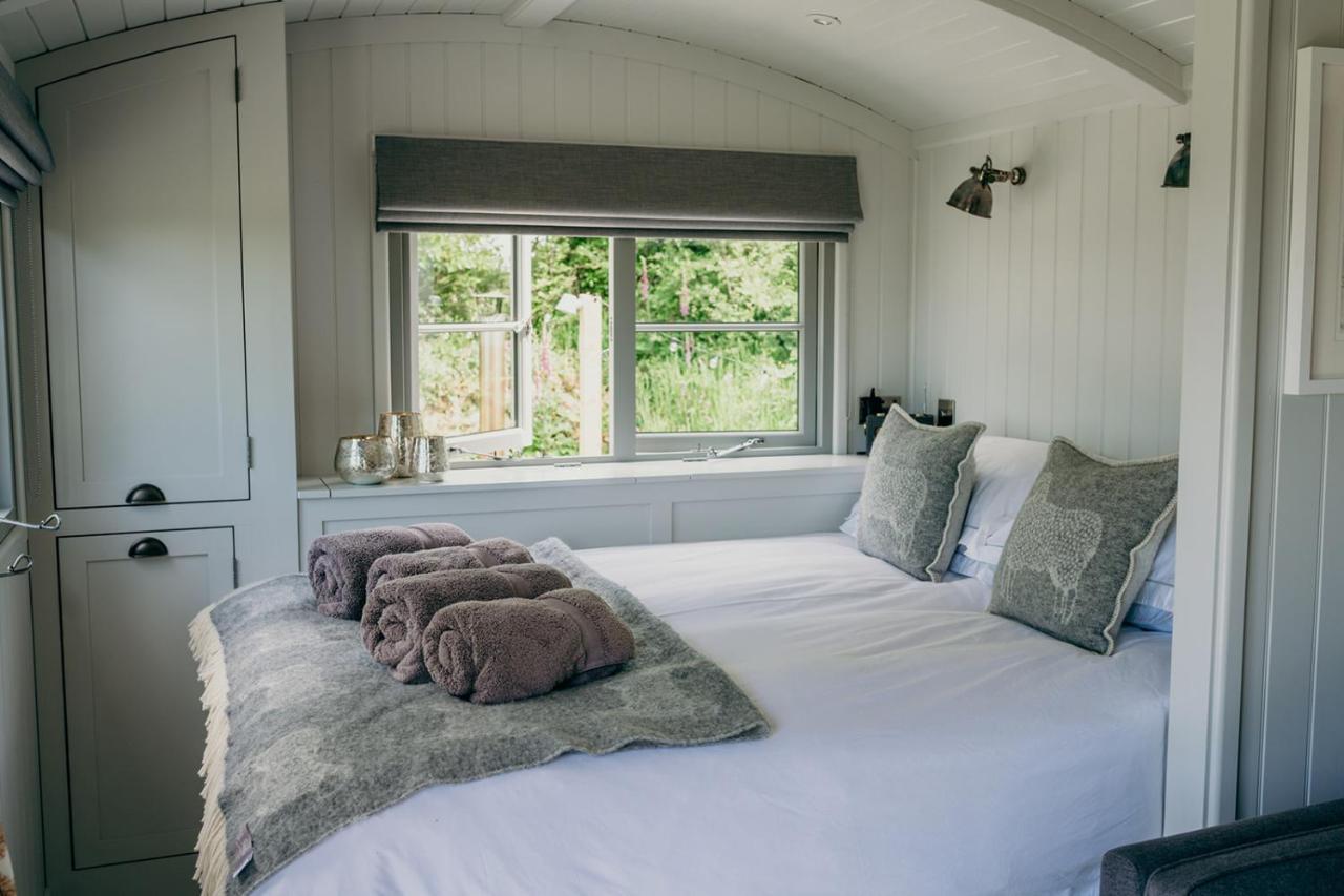 Blatchford Briar - Award Winning Private Shephards Huts With Their Own Secluded Hot Tubs Milton Abbot Buitenkant foto