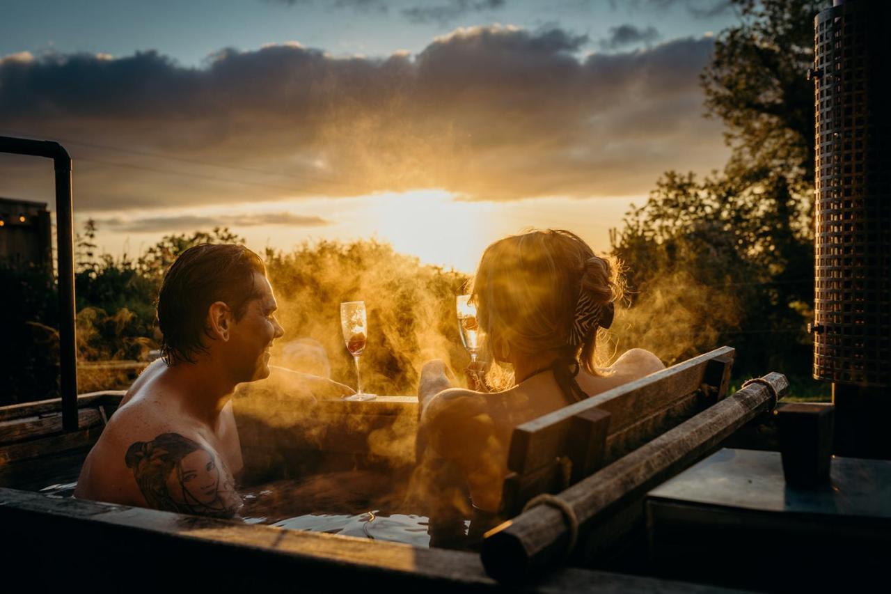 Blatchford Briar - Award Winning Private Shephards Huts With Their Own Secluded Hot Tubs Milton Abbot Buitenkant foto