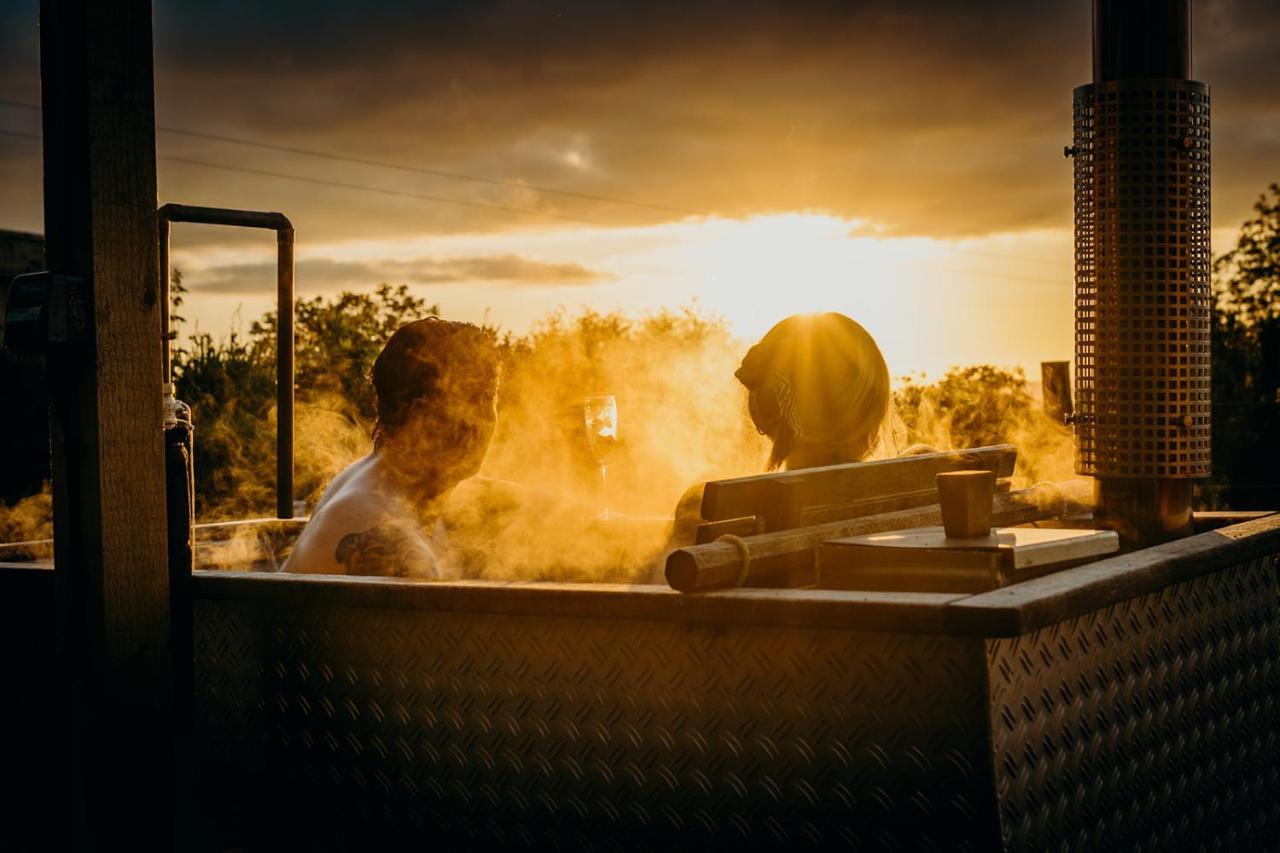 Blatchford Briar - Award Winning Private Shephards Huts With Their Own Secluded Hot Tubs Milton Abbot Buitenkant foto