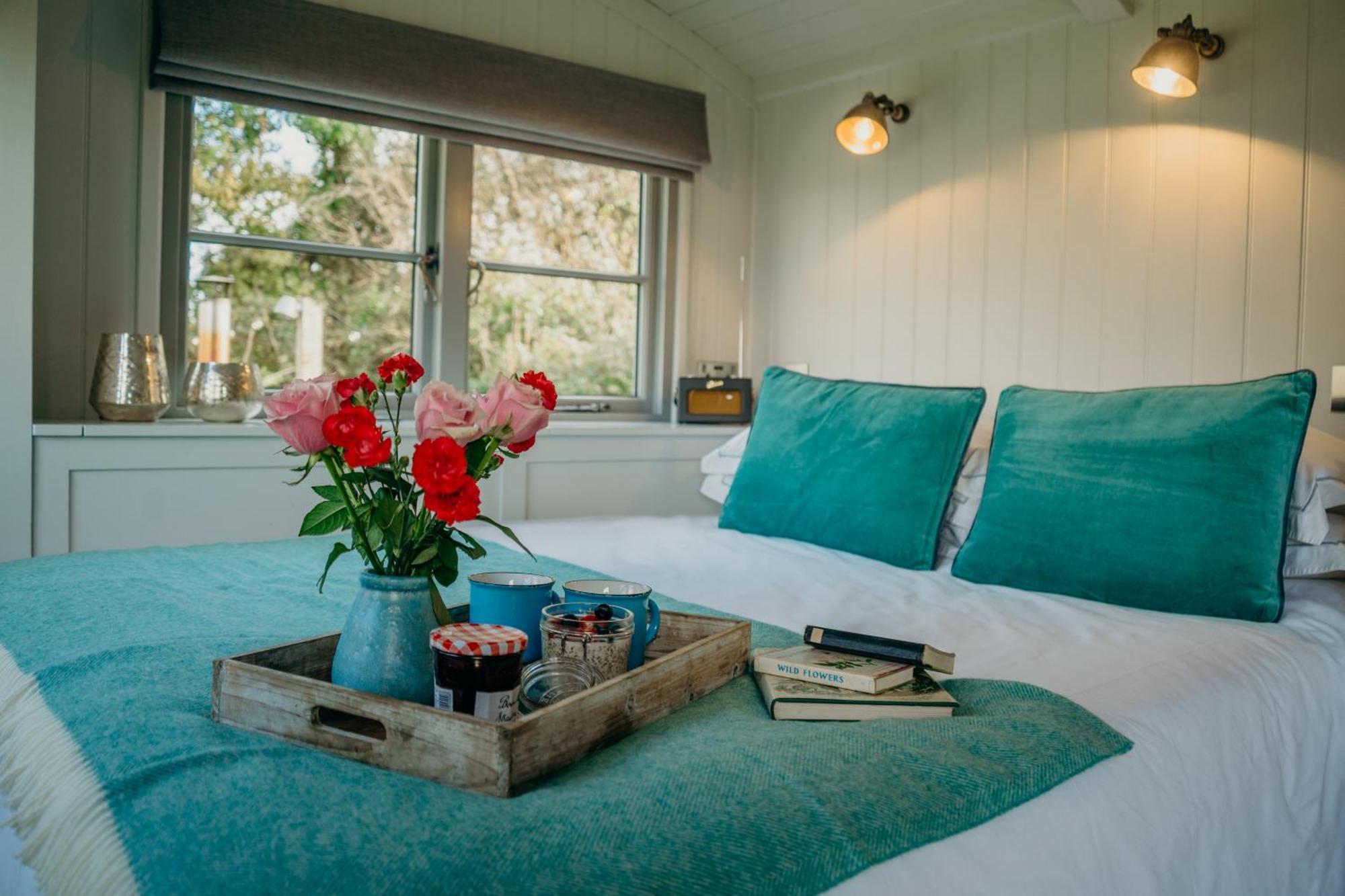 Blatchford Briar - Award Winning Private Shephards Huts With Their Own Secluded Hot Tubs Milton Abbot Buitenkant foto